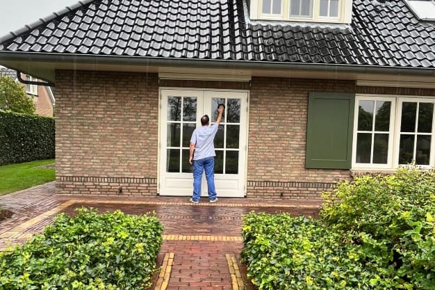 outdoor window cleaning